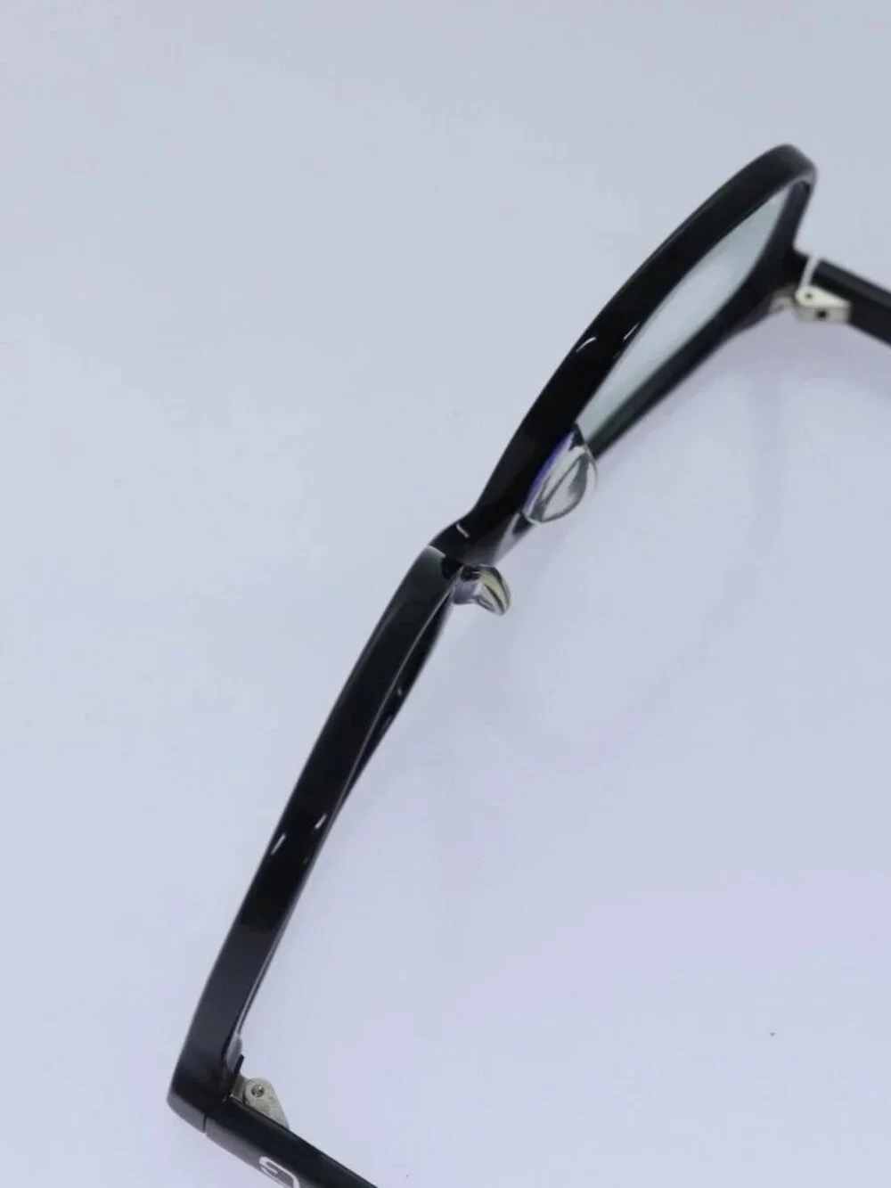 Gucci brand	gucci color	black